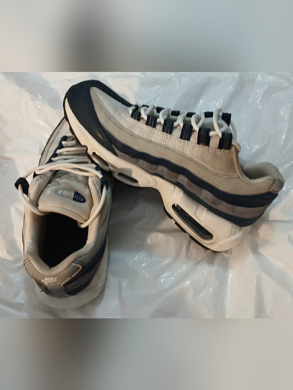 Pre-loved Nike Air Max 95 Sneakers in Gray and Navy.